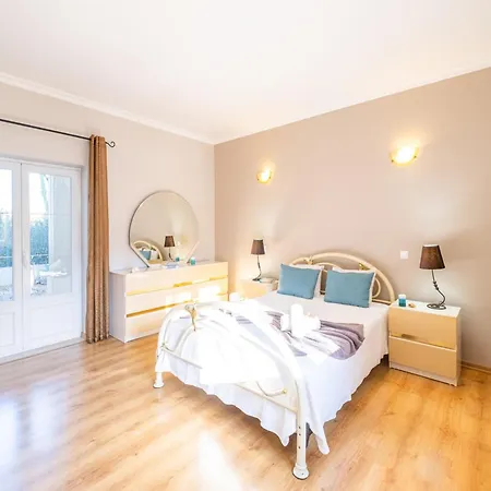 Вилла Holiday Home Albufeira Near Beaches & Pool Албуфейра