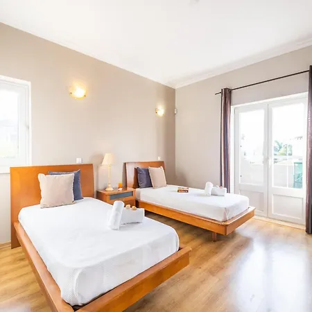 Holiday Home Albufeira Near Beaches & Pool Вилла *