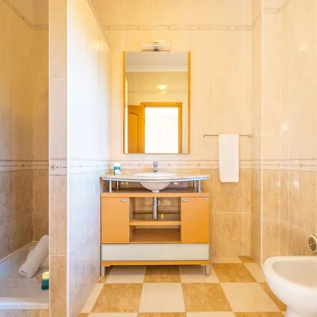 Holiday Home Albufeira Near Beaches & Pool Vila Albufeira